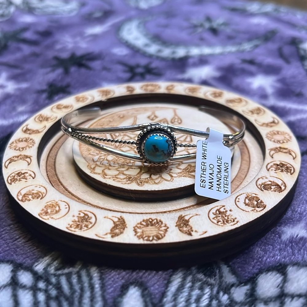 Esther White Navajo handmade sterling cuff NEW - Picture 1 of 4